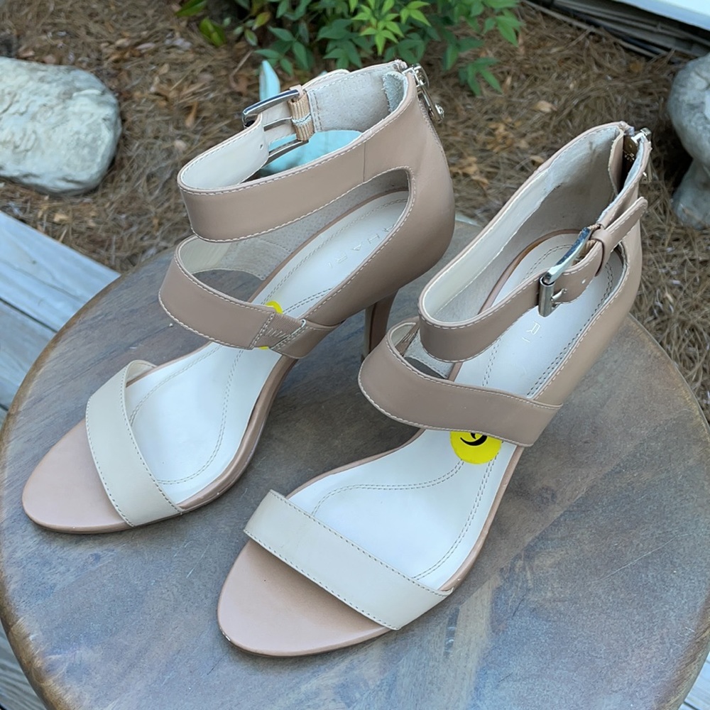 Tahari London Size 9 Strappy Heel Sandals